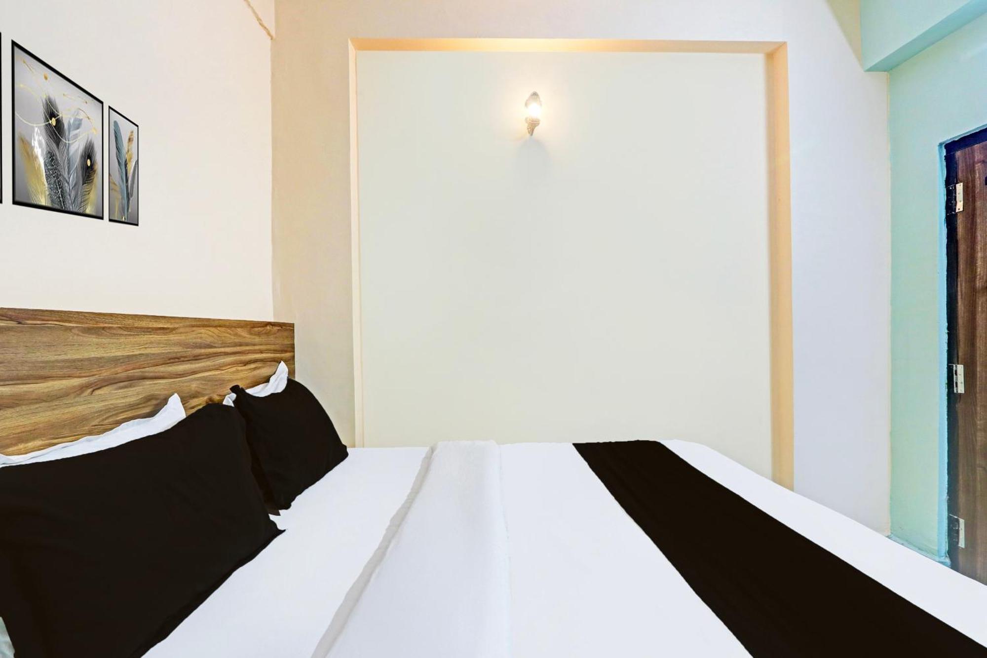 Super Hotel O Karimnagar Buitenkant foto