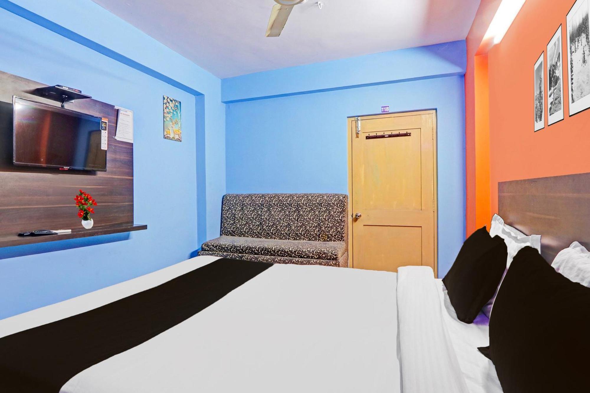 Super Hotel O Karimnagar Buitenkant foto