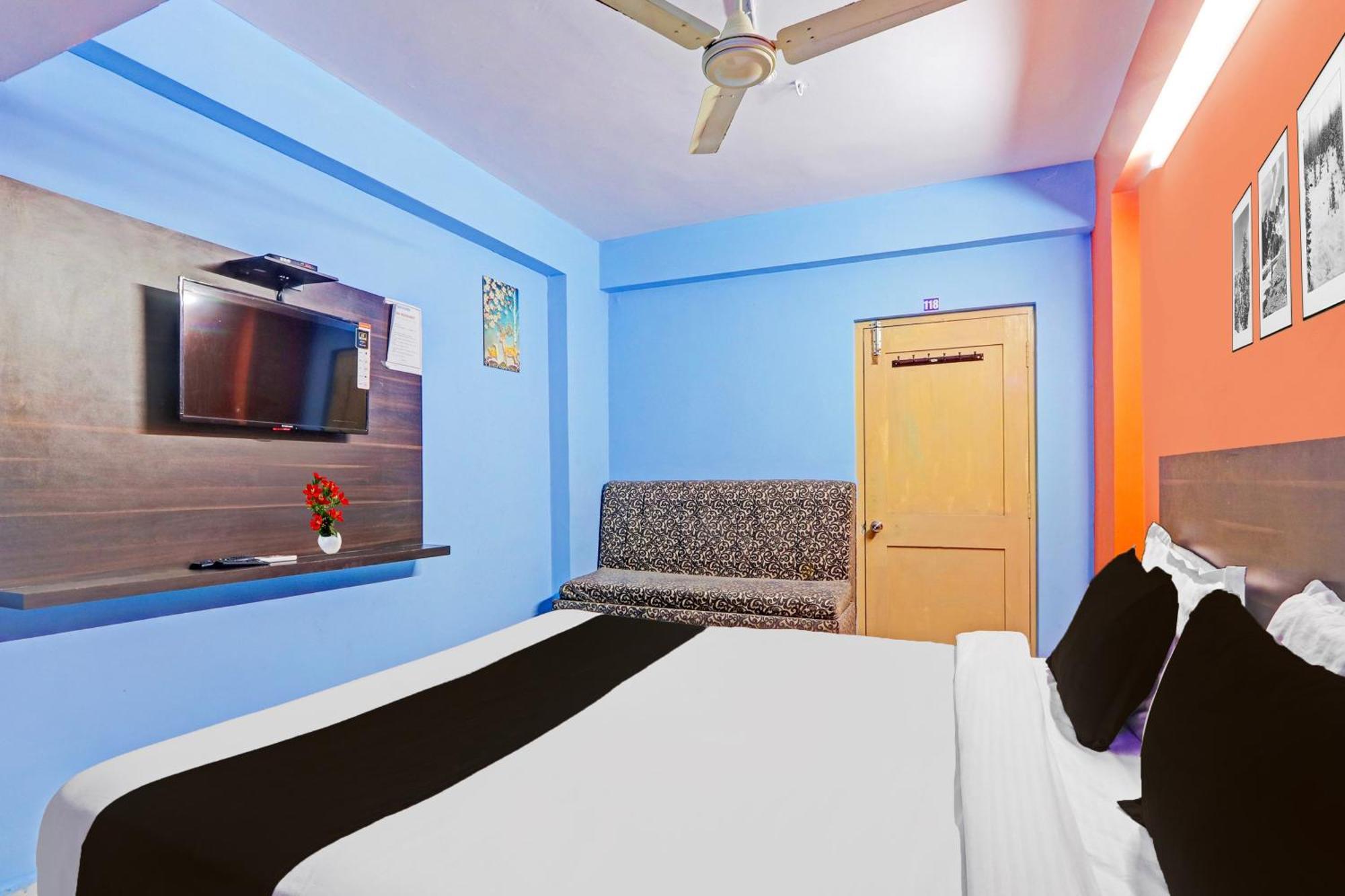 Super Hotel O Karimnagar Buitenkant foto