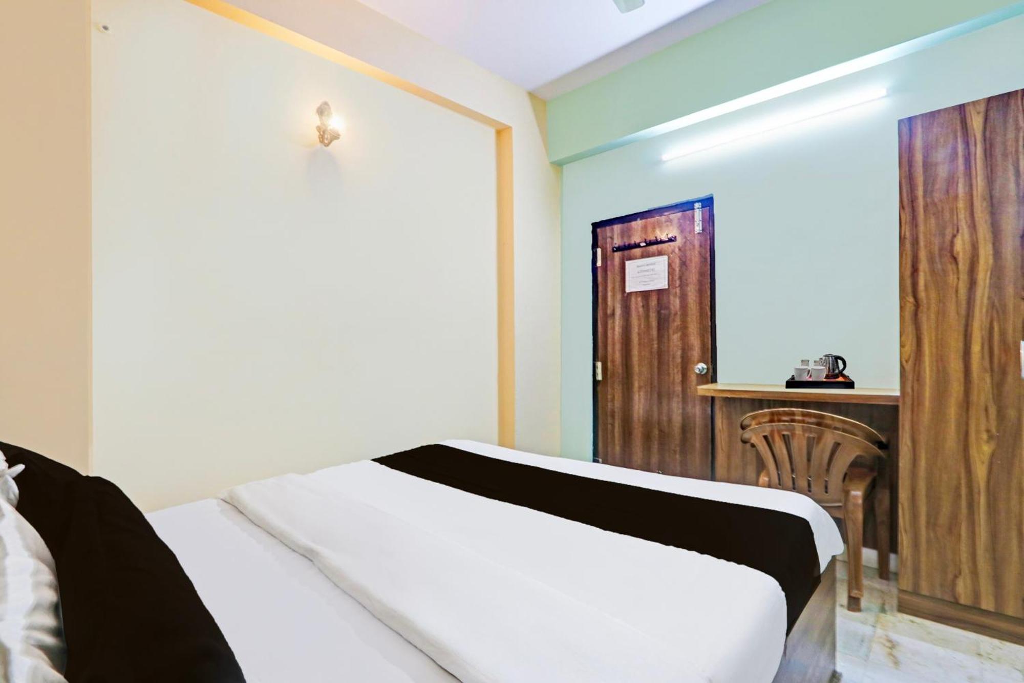 Super Hotel O Karimnagar Buitenkant foto